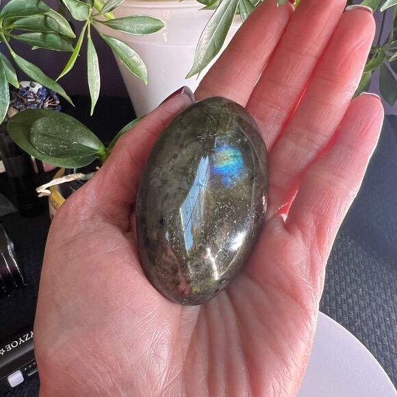 Labradorite Crystal‎ Palmstone (8) - Picture 2 of 11